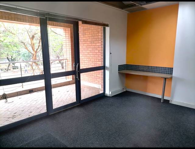 477M² CO-WORKING SPACE TO LET IN DIE HOEWES